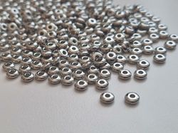 200 st silverfärgade pärlor spacer beads i fin lyser (5 mm)