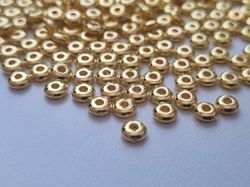 200 st guldfärgade pärlor spacer beads i fin lyser (5 mm)