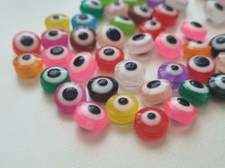 50 st pärlor, spacer beads, ögon i varierande vackra färger (8 mm)