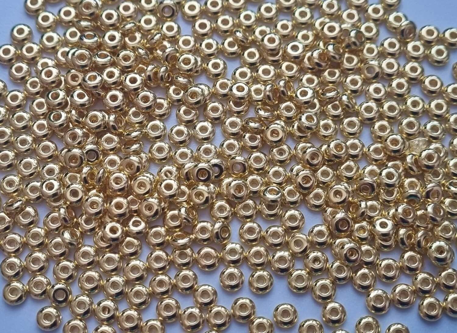 200 st guldfärgade pärlor spacer beads i fin lyser (5 mm)
