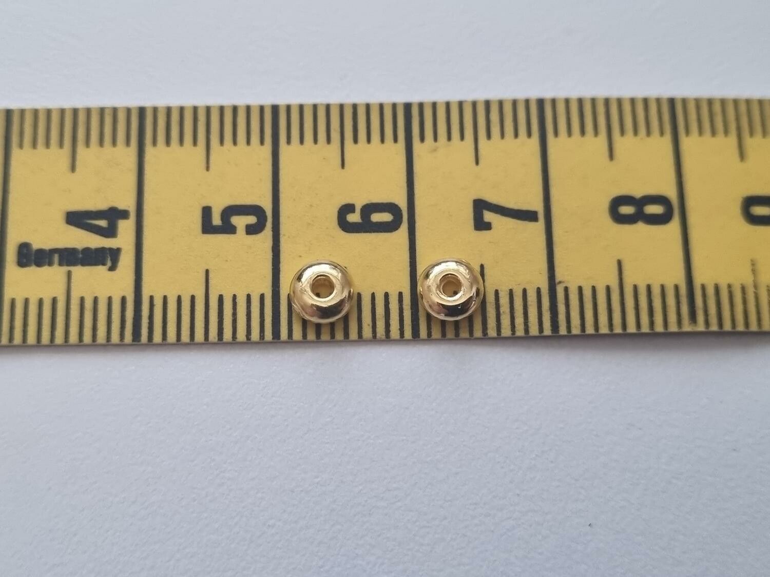 200 st guldfärgade pärlor spacer beads i fin lyser (5 mm)