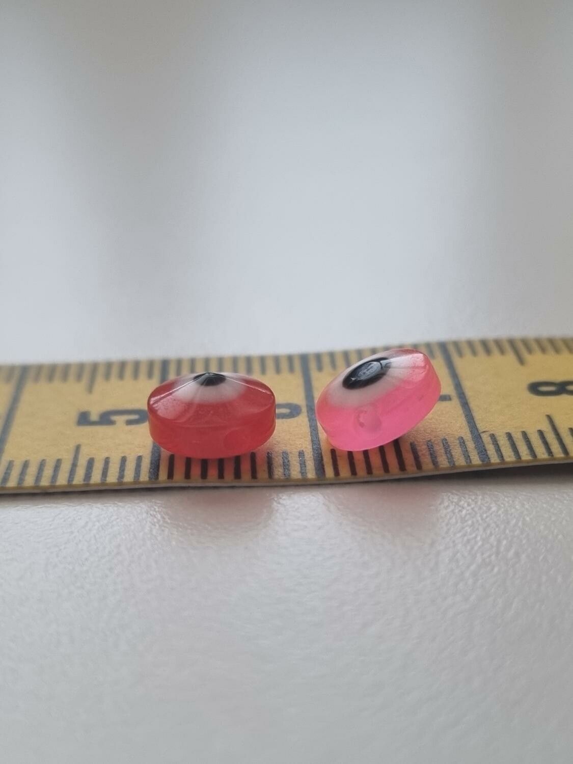 50 st pärlor, spacer beads, ögon i varierande vackra färger (8 mm)