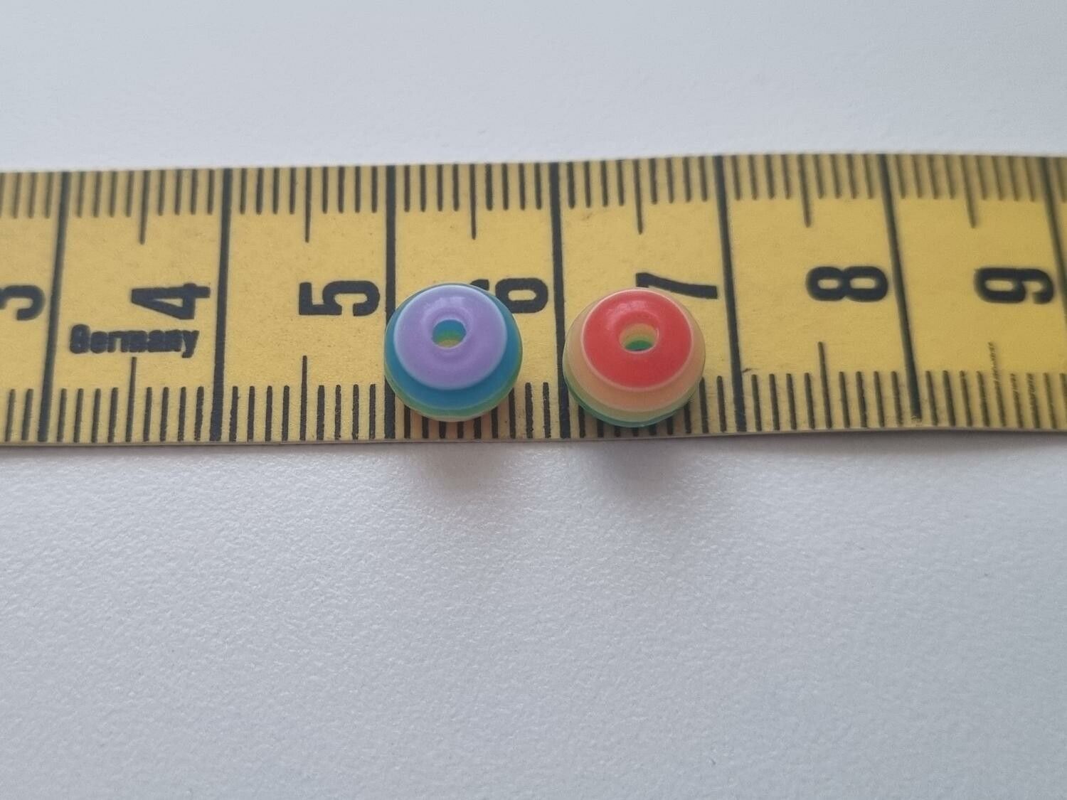 50 st pärlor i varierande vackra färger (8 mm)