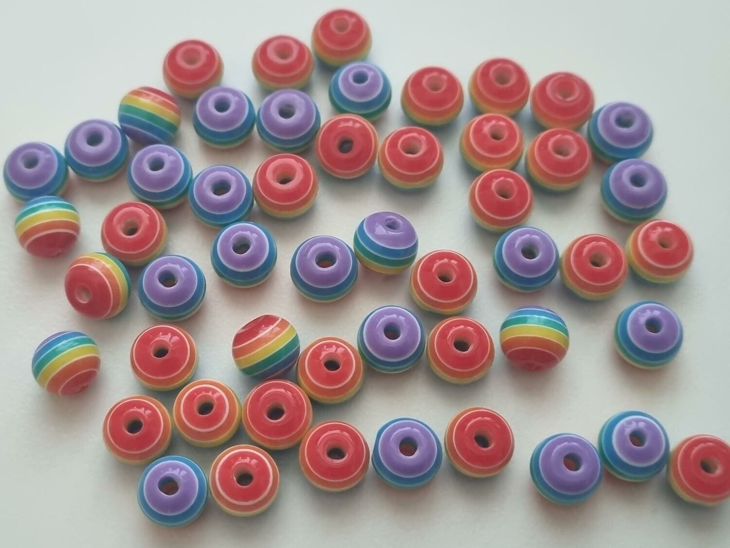 50 st pärlor i varierande vackra färger (8 mm)