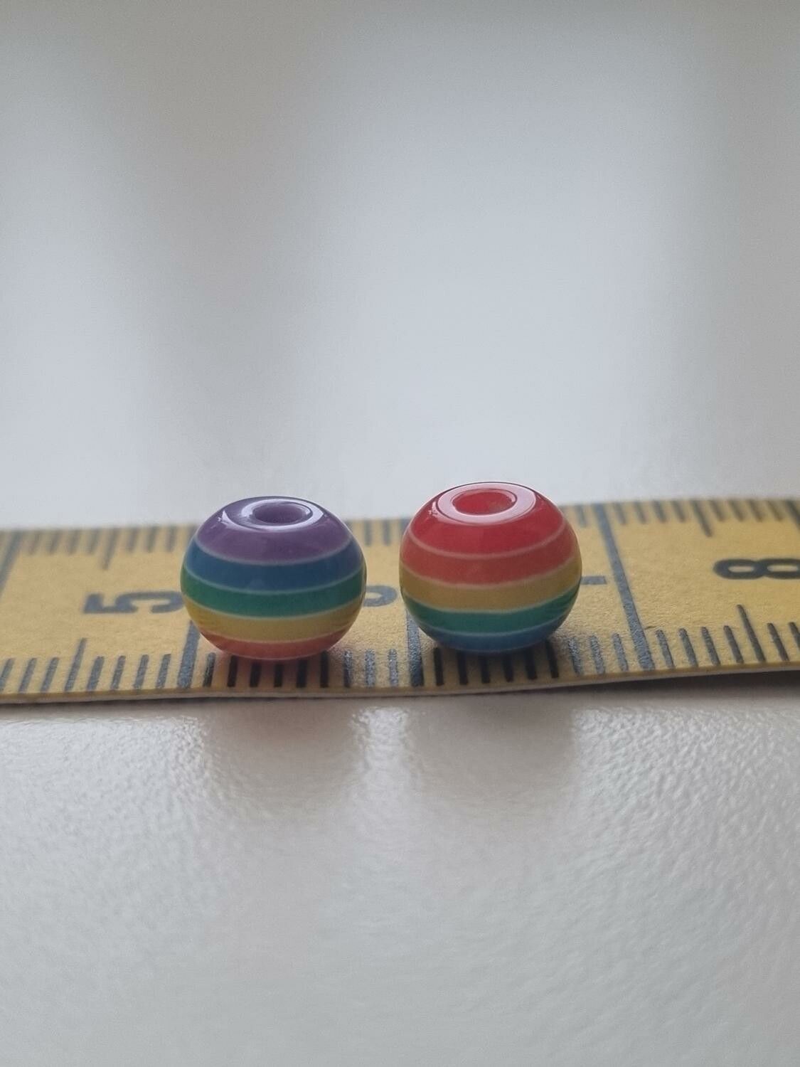 50 st pärlor i varierande vackra färger (8 mm)