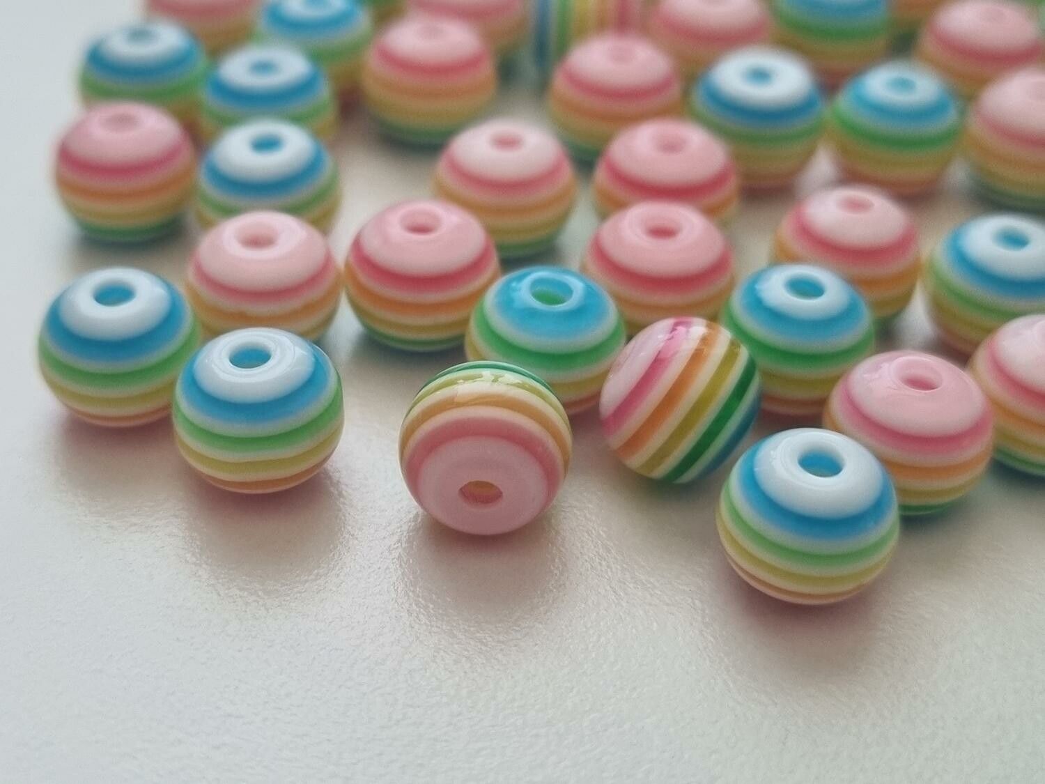 50 st pärlor i varierande vackra färger (8 mm)