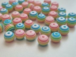 50 st pärlor i varierande vackra färger (8 mm)