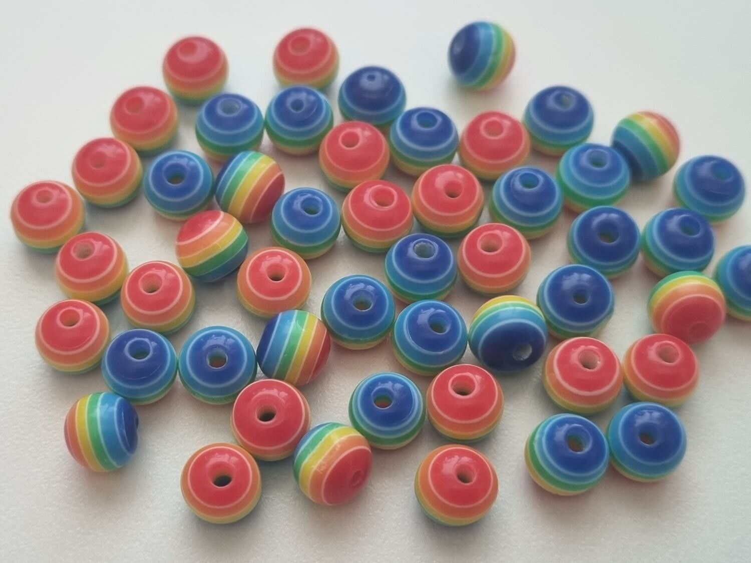 50 st pärlor i varierande vackra färger (8 mm)