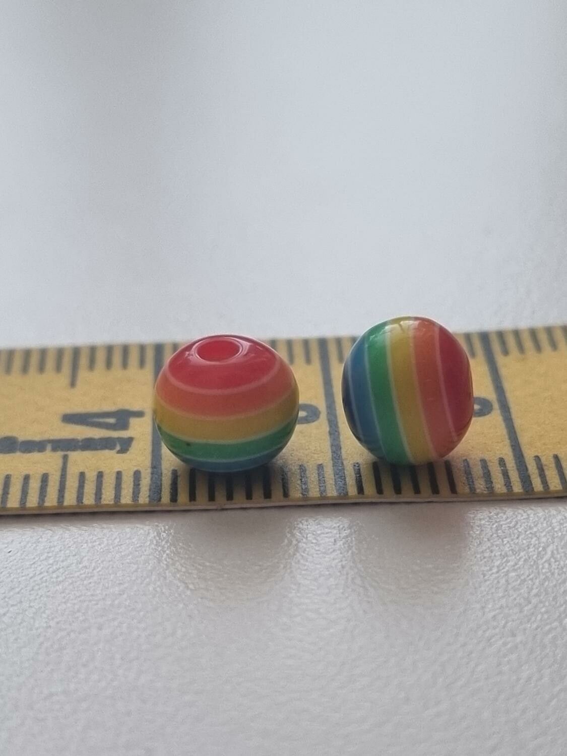 50 st pärlor i varierande vackra färger (8 mm)