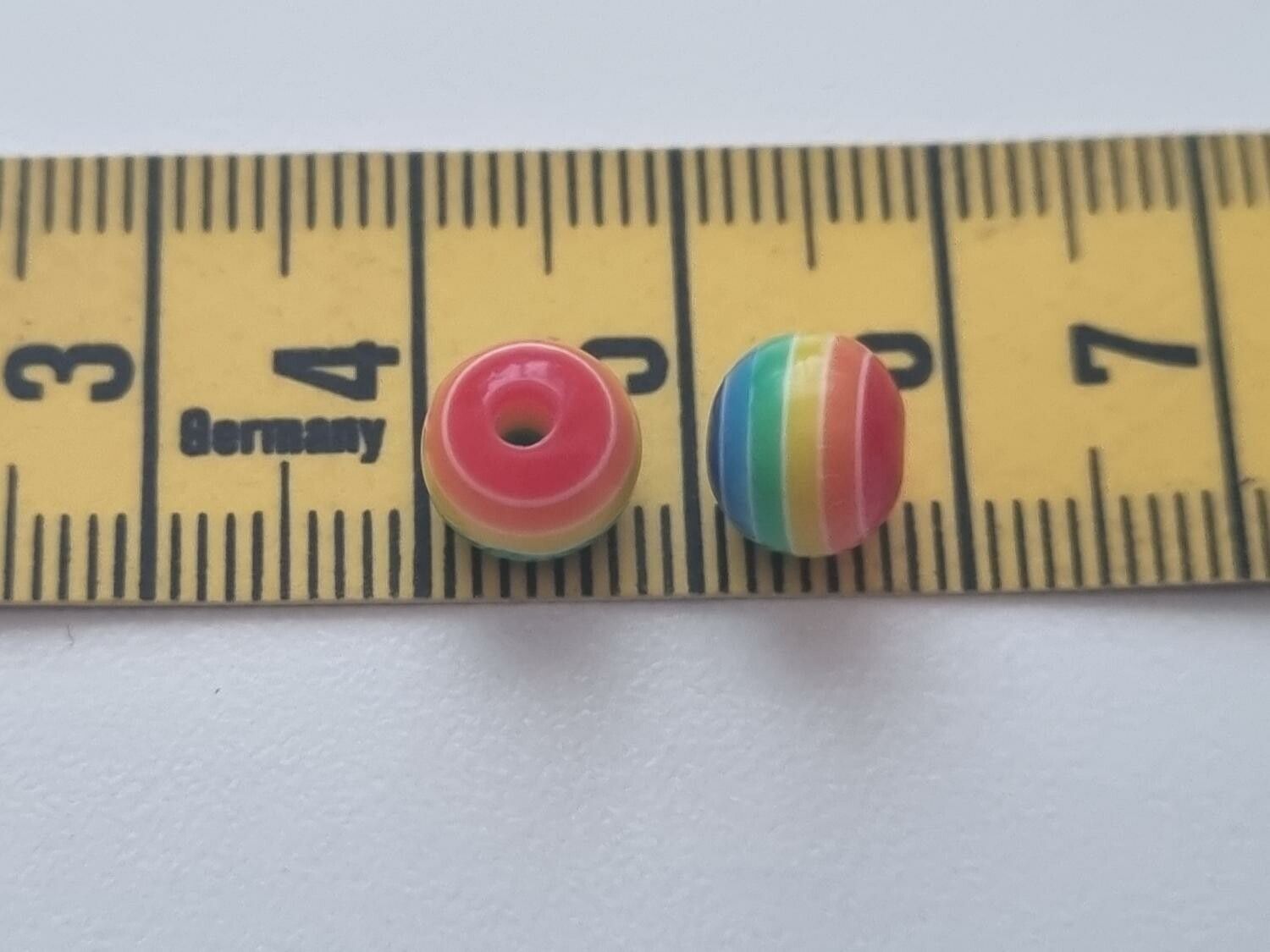 50 st pärlor i varierande vackra färger (8 mm)