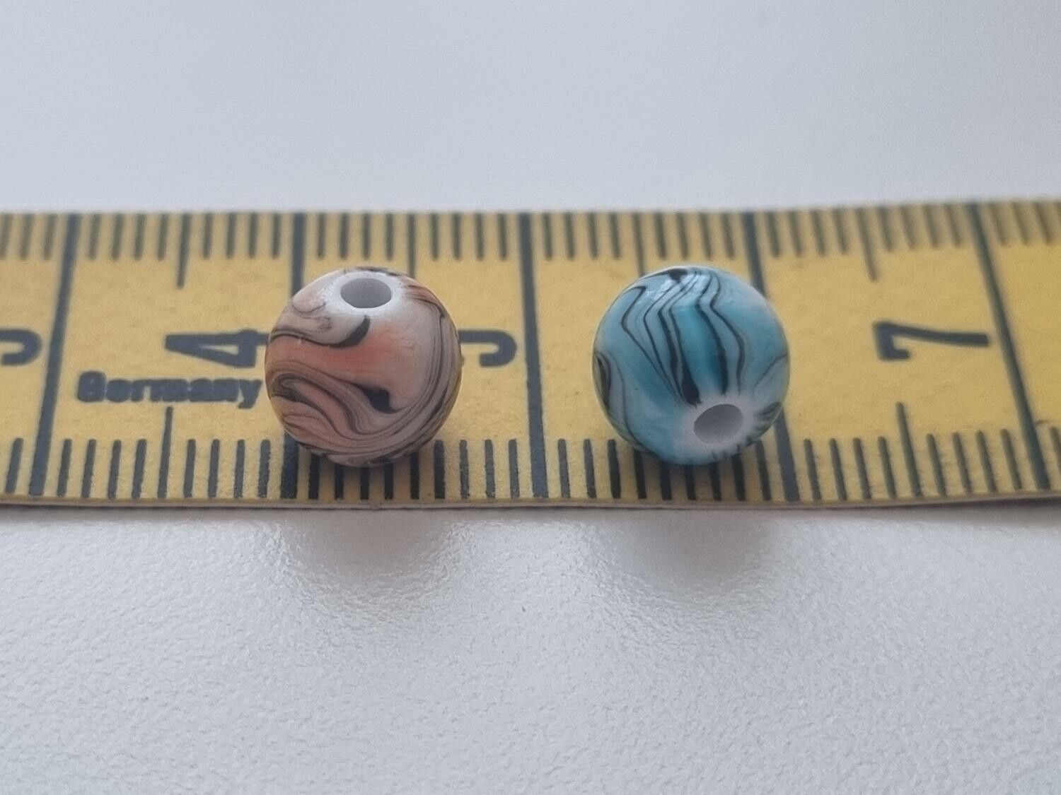 50 st pärlor i varierande vackra färger (8 mm)