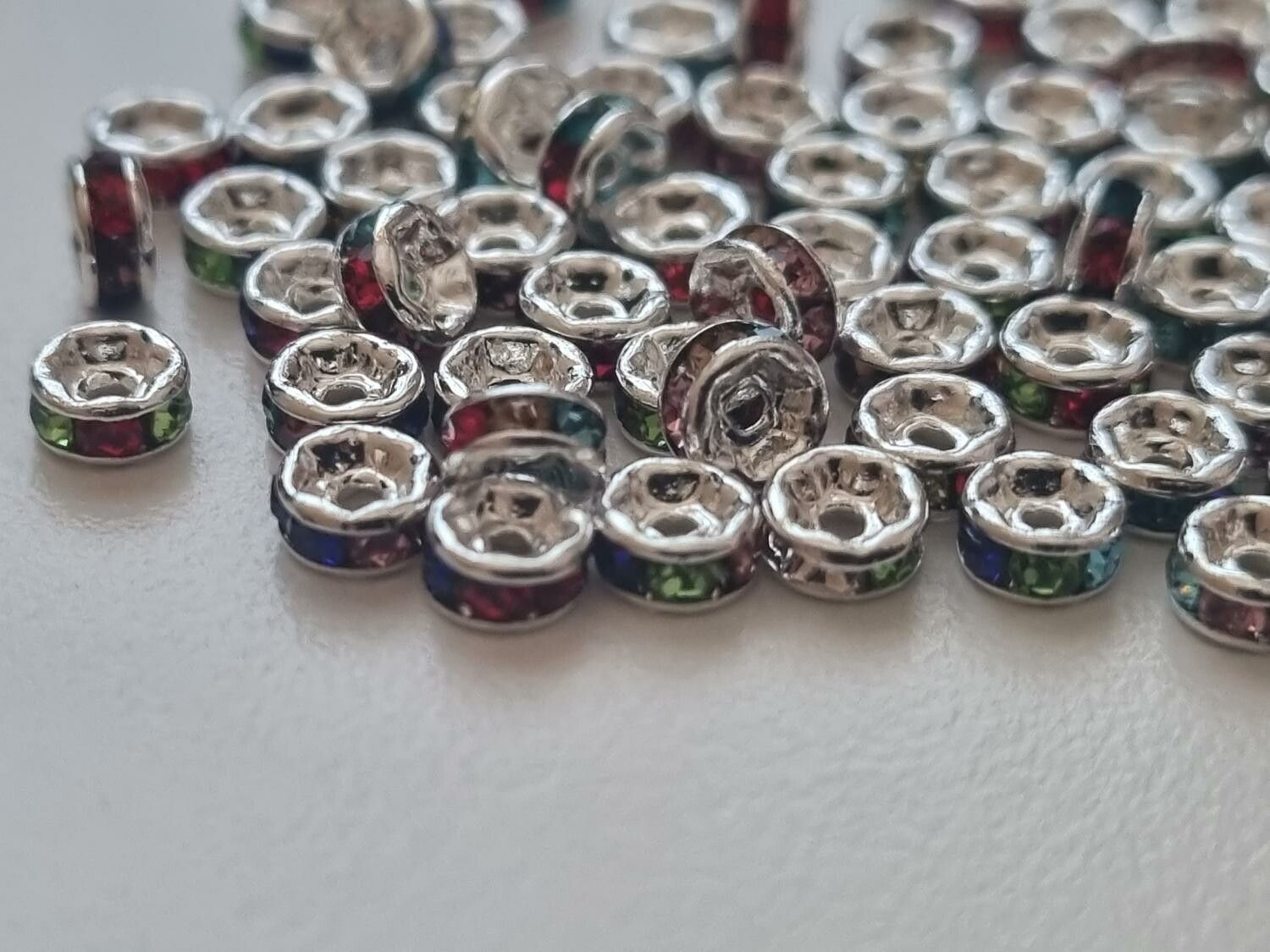 25 st strassrondeller, pärlor med strass (4 mm)