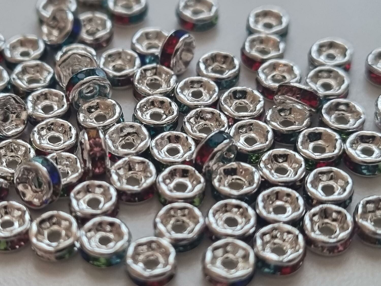 25 st strassrondeller, pärlor med strass (4 mm)