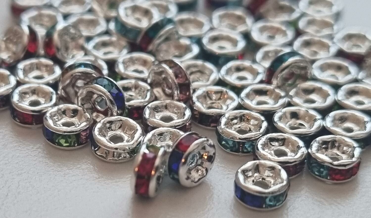 25 st strassrondeller, pärlor med strass (4 mm)