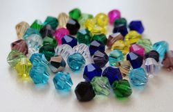 50 st bicone pärlor i varierande vackra färger (6 mm)
