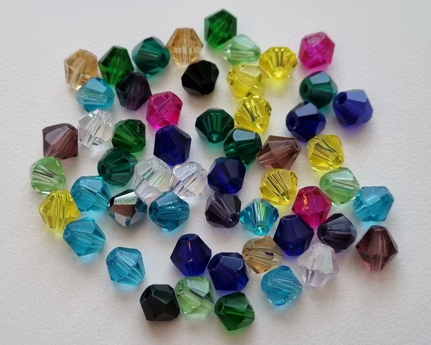 50 st bicone pärlor i varierande vackra färger (6 mm)