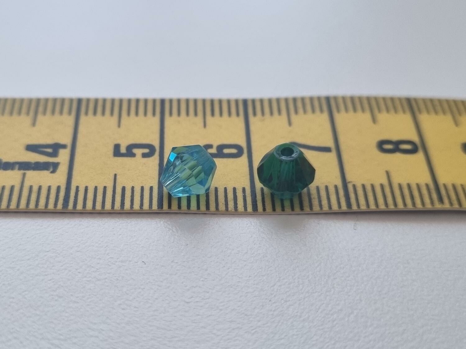 50 st bicone pärlor i varierande vackra färger (6 mm)