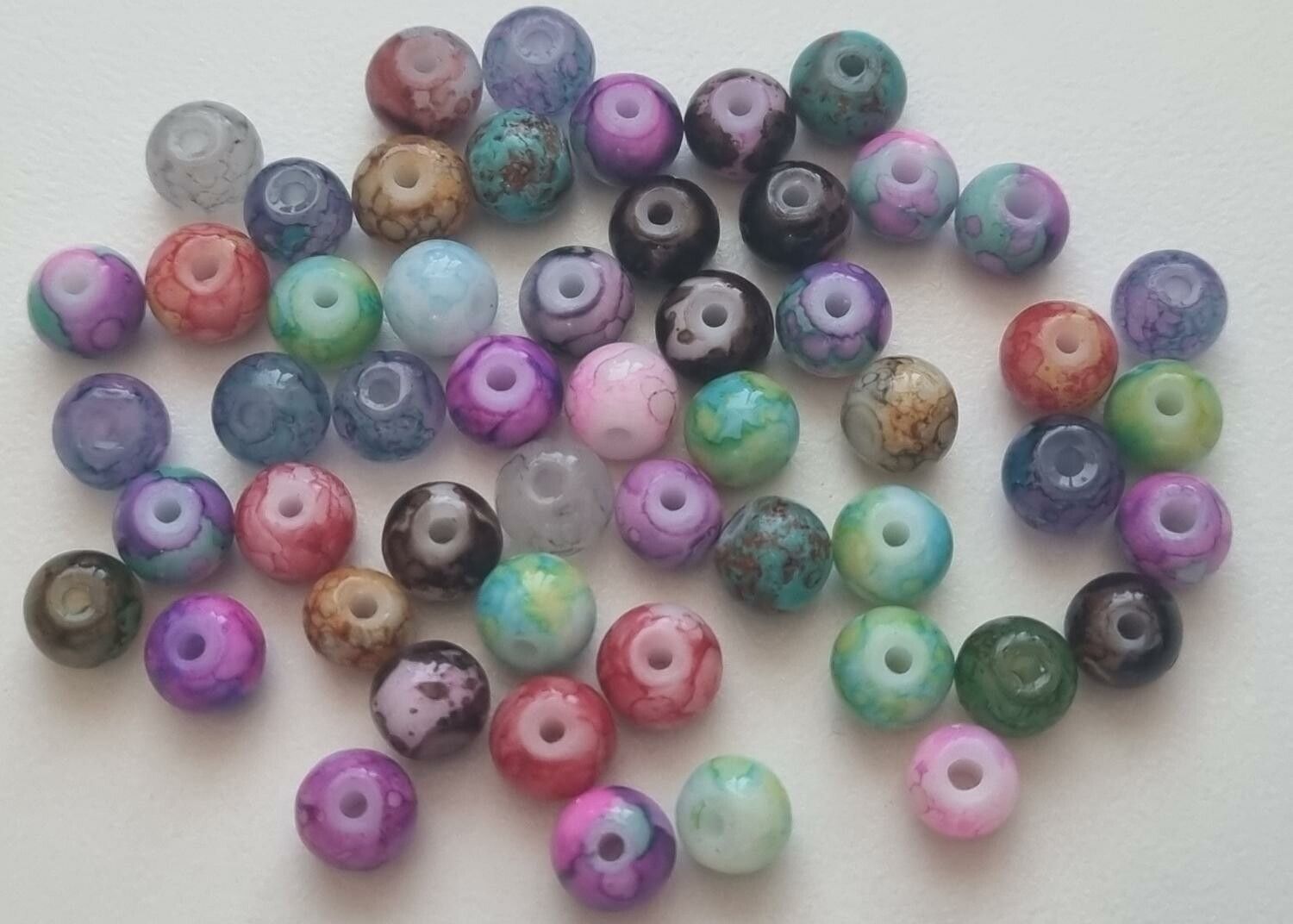 30 st pärlor i varierande vackra färger (6 mm)