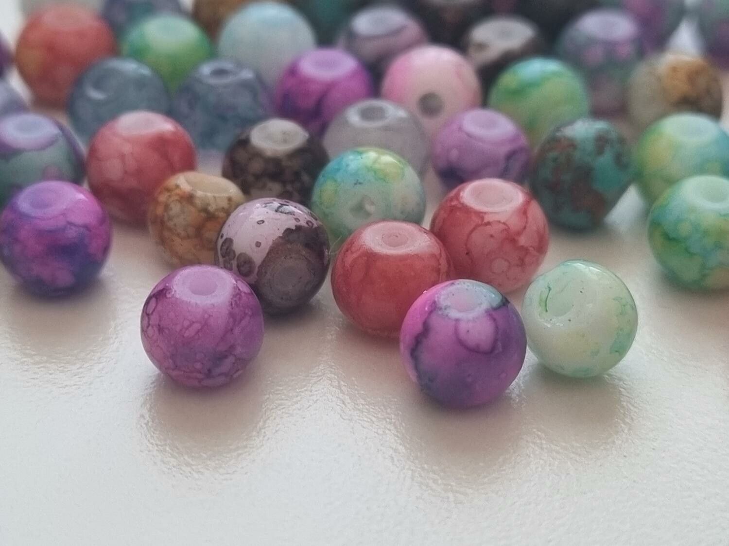 30 st pärlor i varierande vackra färger (6 mm)