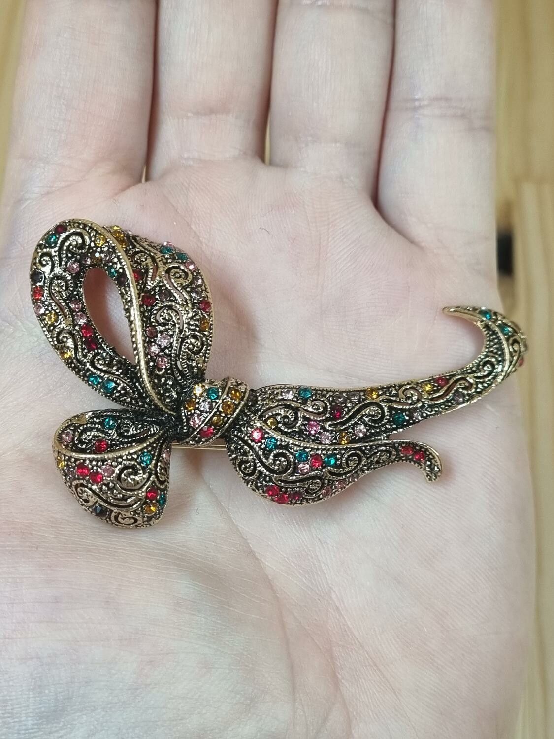 1 st detaljrik brosch hänge - Rosett, Rosettknut