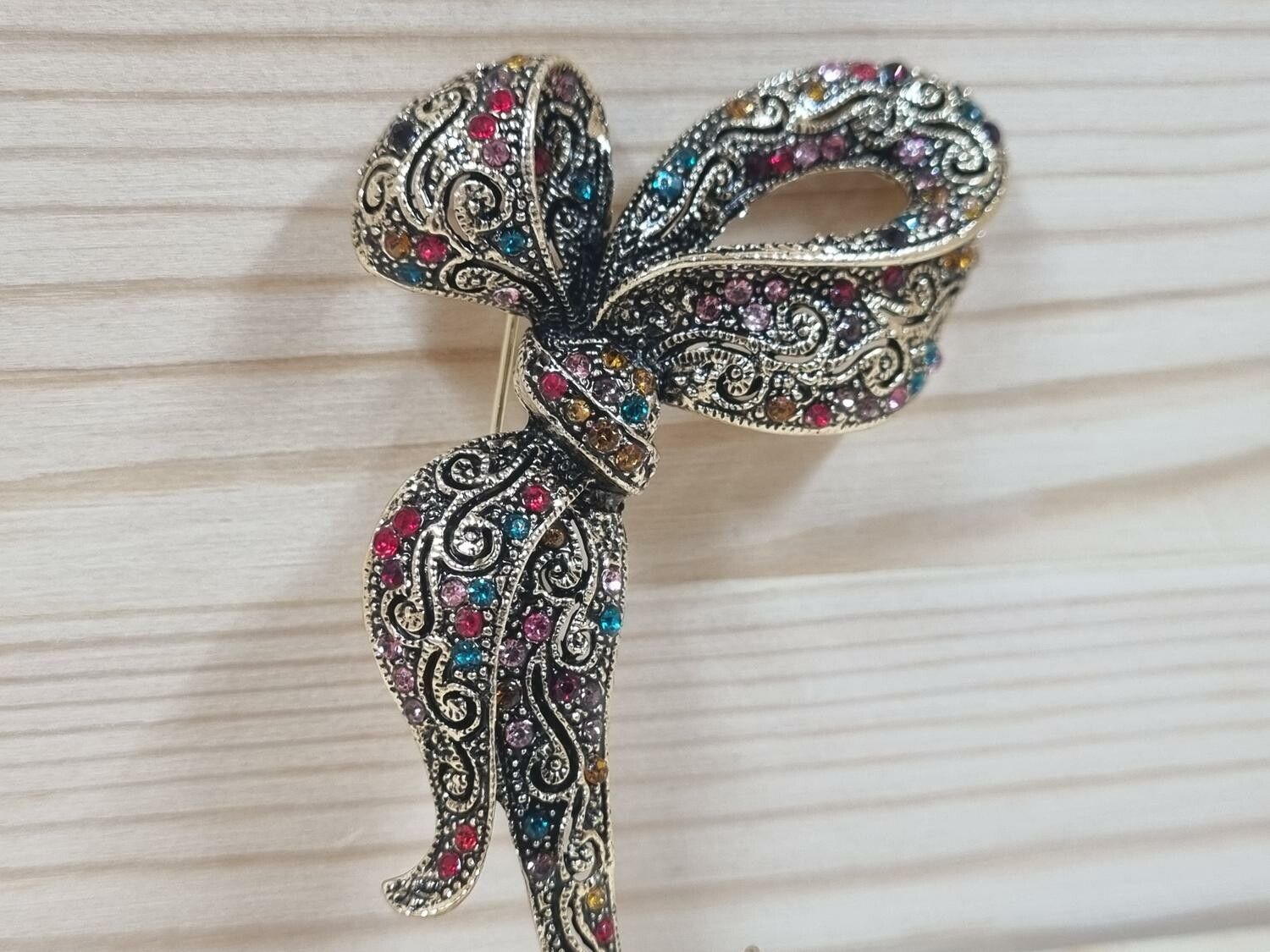 1 st detaljrik brosch hänge - Rosett, Rosettknut
