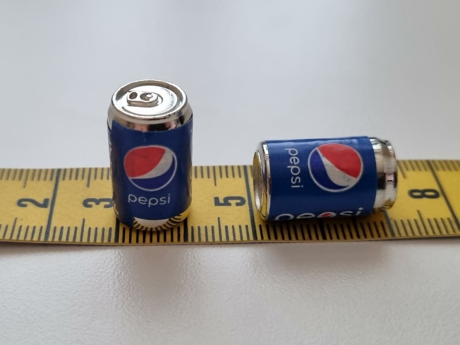 2 st Burkar miniatyr, miniburkar, dockskåp, tittskåp (Pepsi)