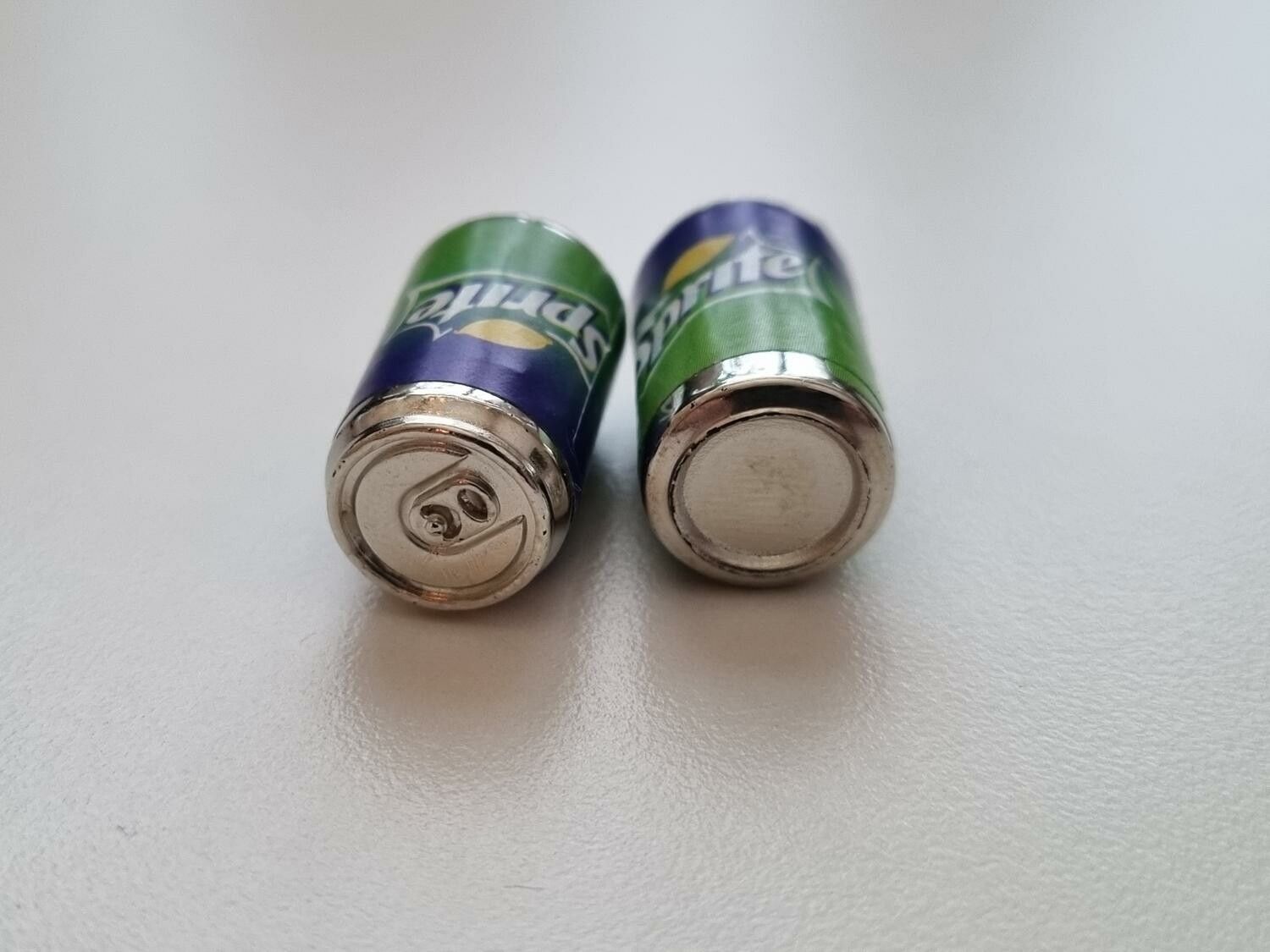 2 st Burkar miniatyr, miniburkar, dockskåp, tittskåp (Sprite)