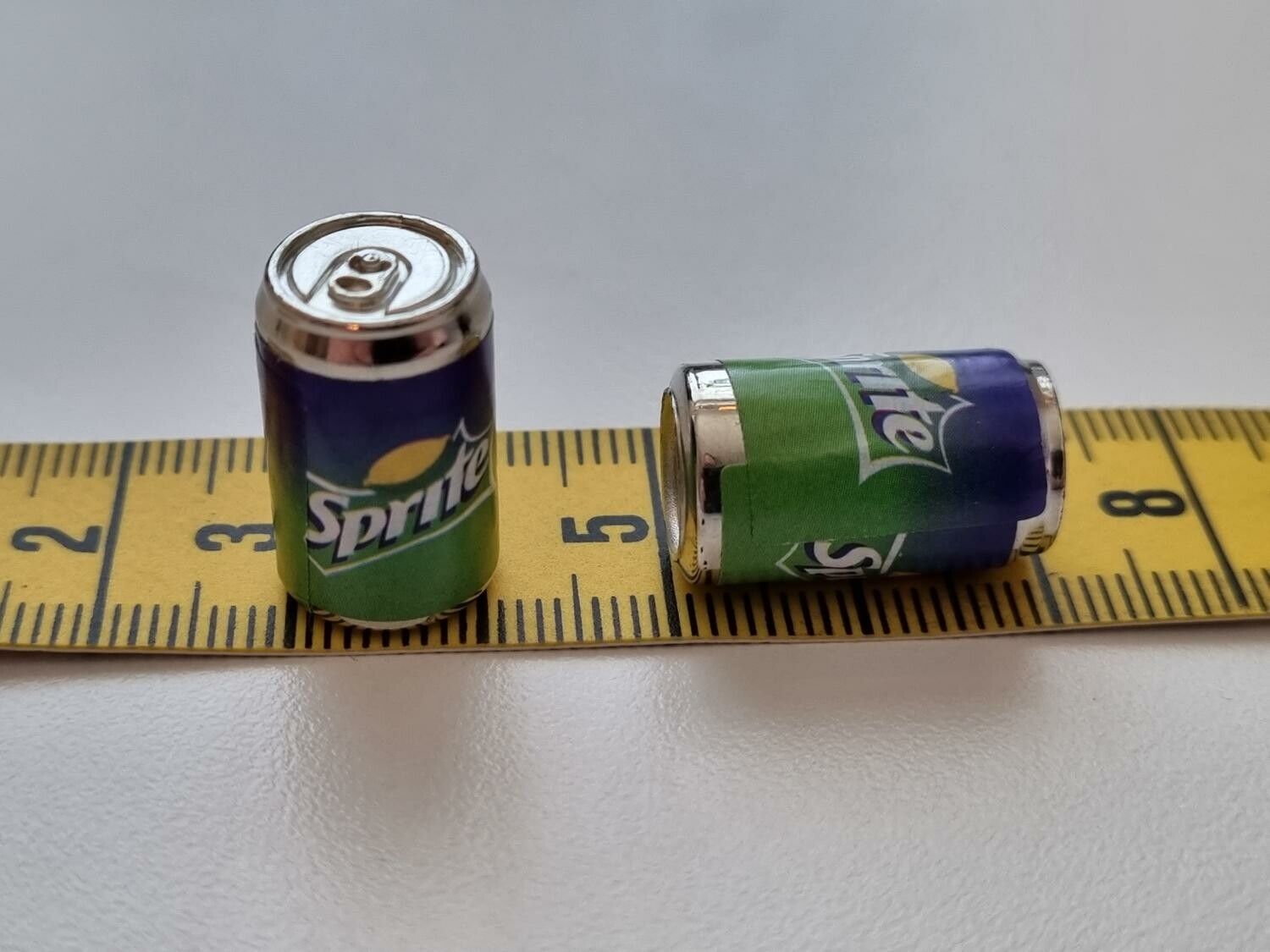2 st Burkar miniatyr, miniburkar, dockskåp, tittskåp (Sprite)