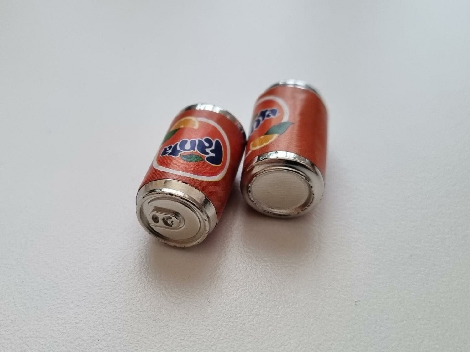 2 st Burkar miniatyr, miniburkar, dockskåp, tittskåp (Fanta)