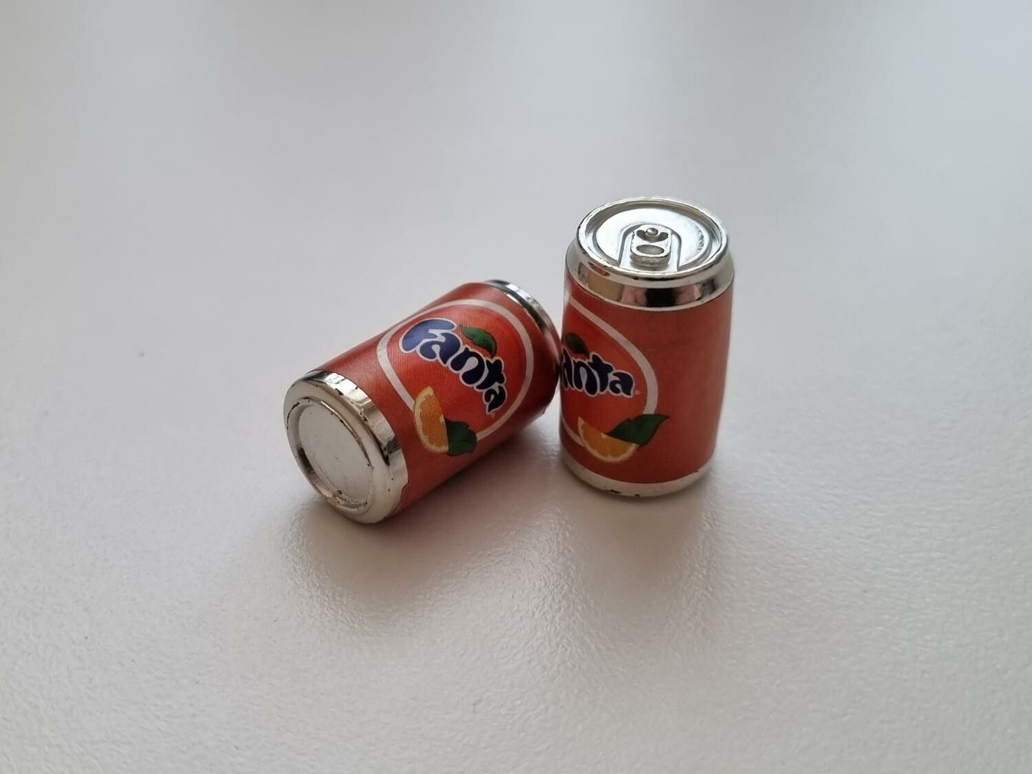2 st Burkar miniatyr, miniburkar, dockskåp, tittskåp (Fanta)