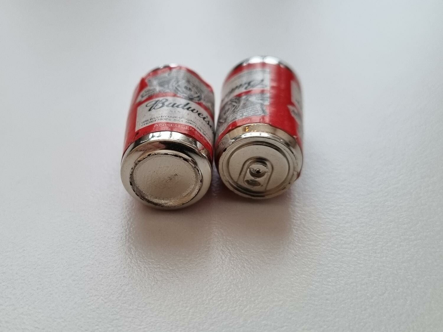 2 st Burkar miniatyr, miniburkar, dockskåp, tittskåp (Budweiser)