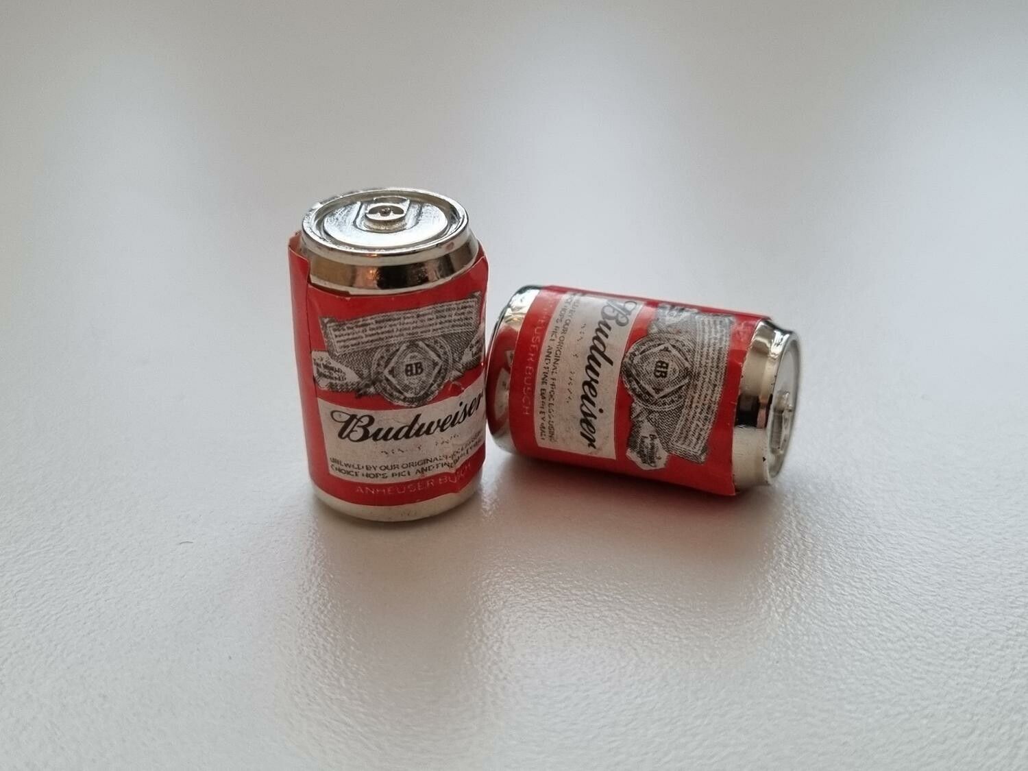 2 st Burkar miniatyr, miniburkar, dockskåp, tittskåp (Budweiser)