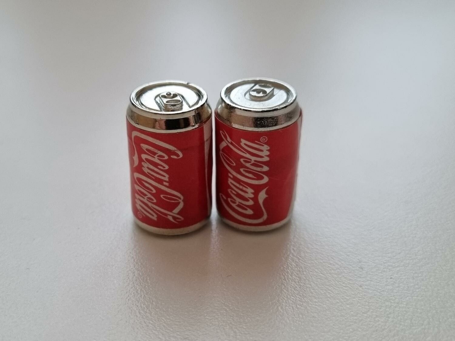 2 st Burkar miniatyr, miniburkar, dockskåp, tittskåp (Cola cola)