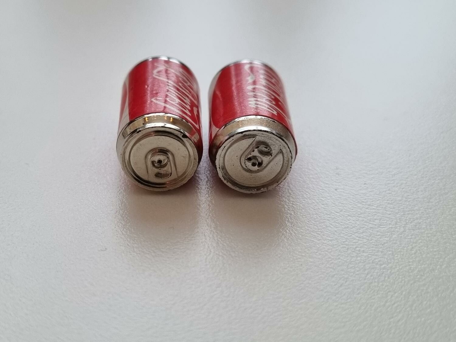 2 st Burkar miniatyr, miniburkar, dockskåp, tittskåp (Cola cola)