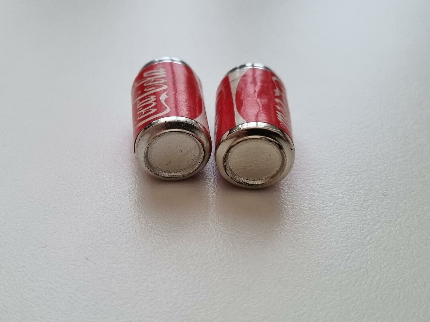 2 st Burkar miniatyr, miniburkar, dockskåp, tittskåp (Cola cola)