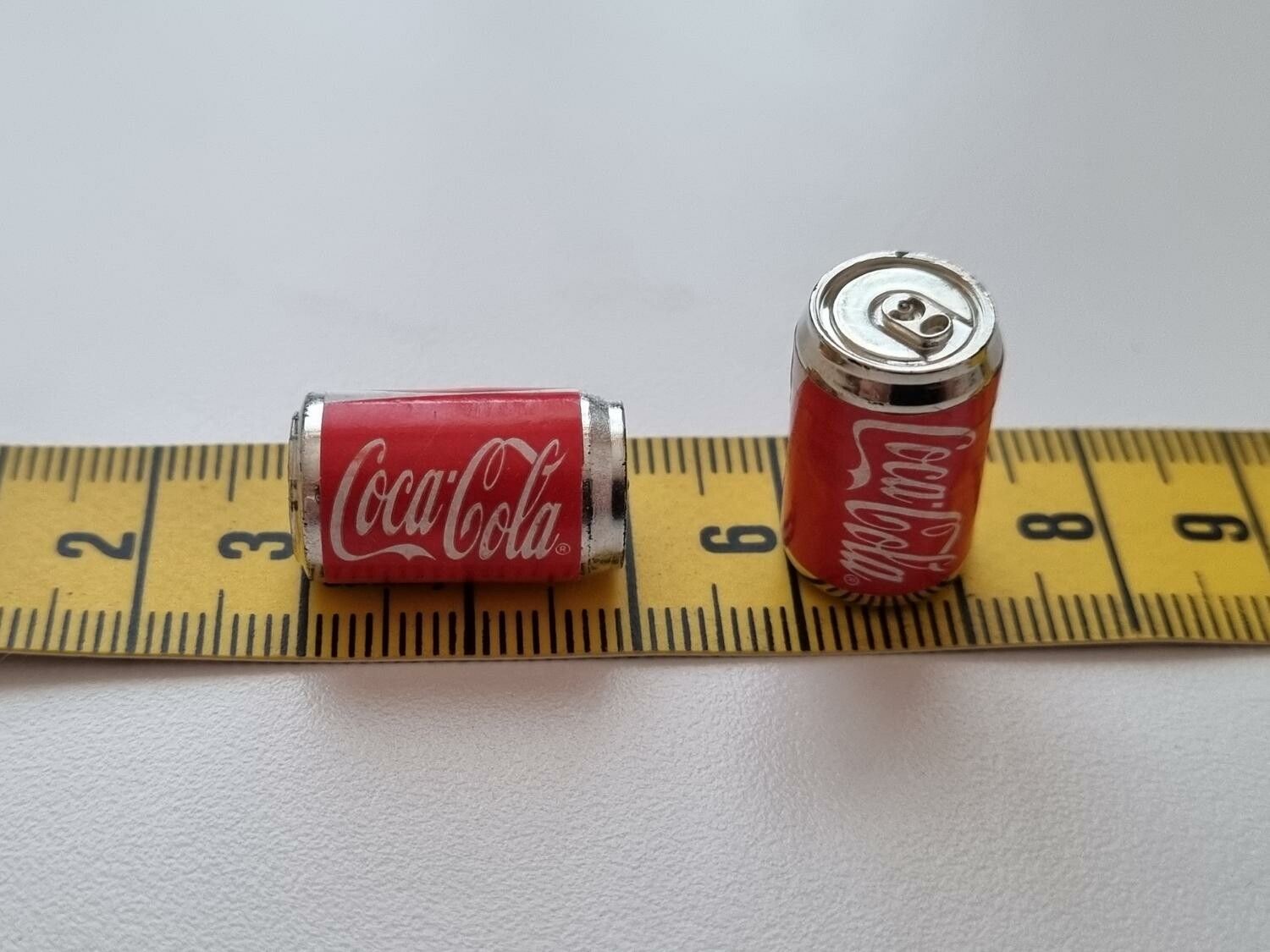 2 st Burkar miniatyr, miniburkar, dockskåp, tittskåp (Cola cola)