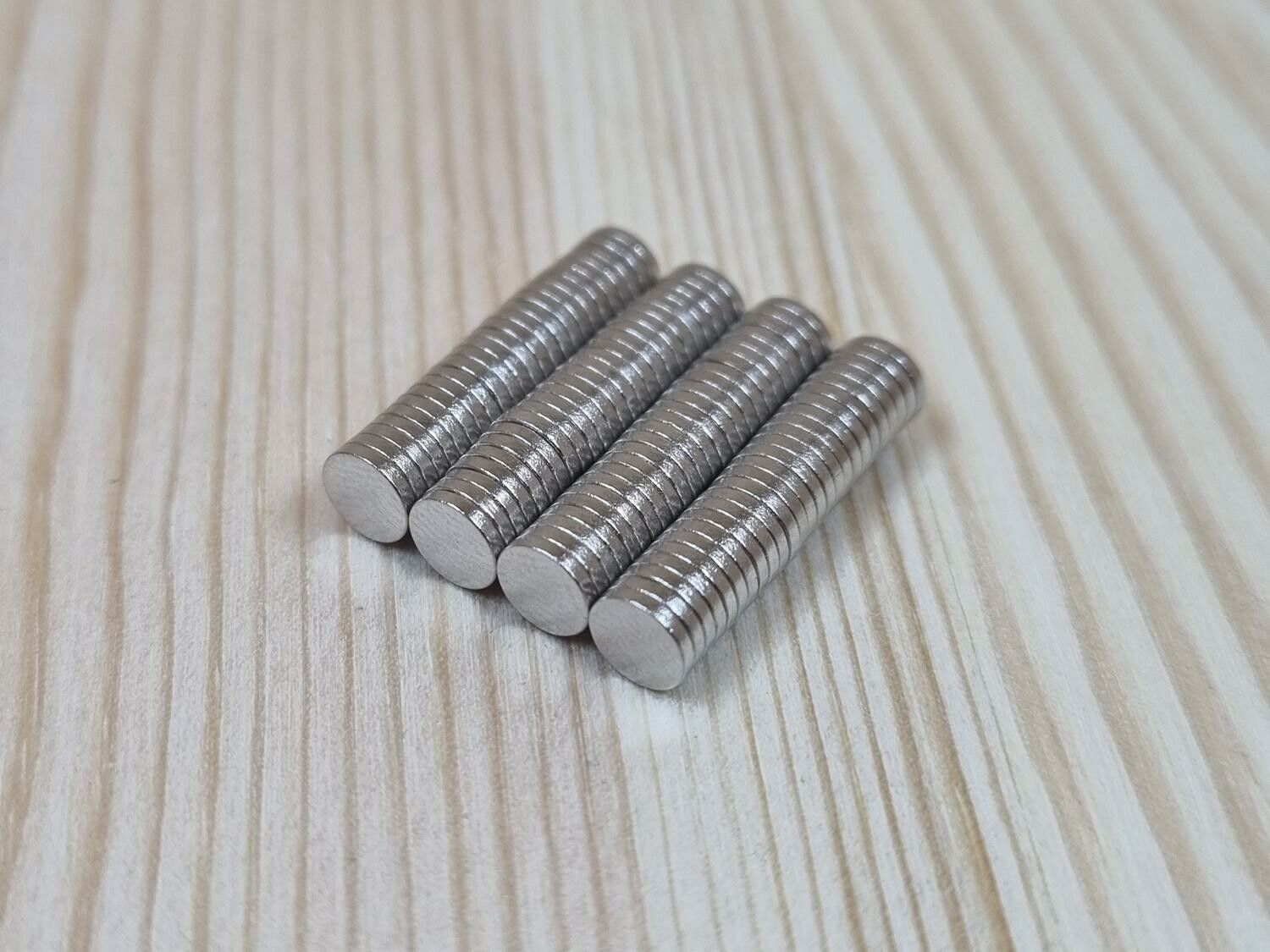 100 st Neodymium magneter (5x1 mm) runda magneter
