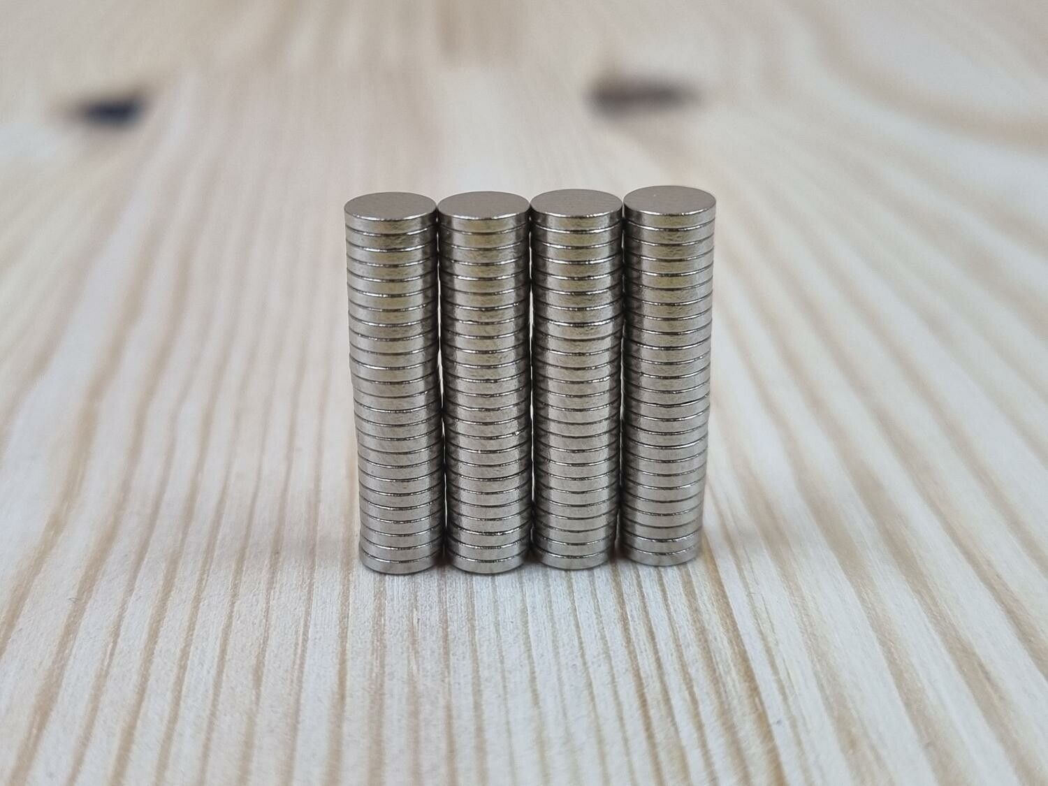 100 st Neodymium magneter (5x1 mm) runda magneter