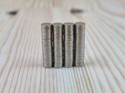 100 st Neodymium magneter (5x1 mm) runda magneter