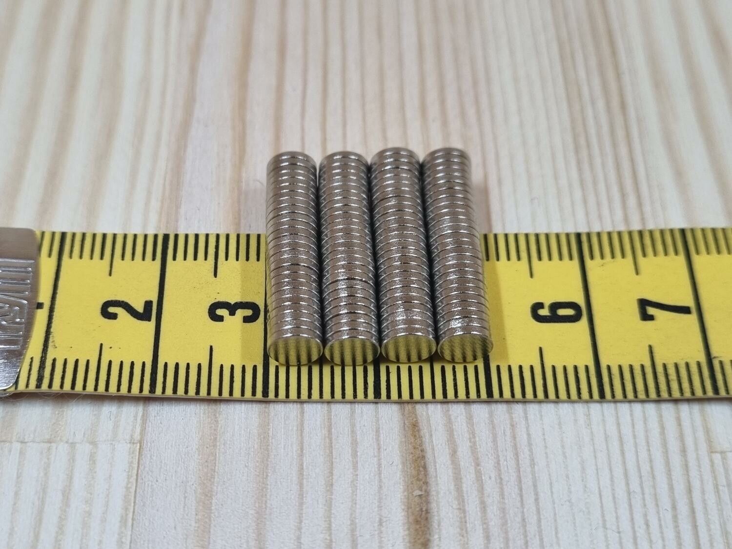 100 st Neodymium magneter (5x1 mm) runda magneter