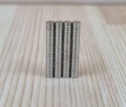 100 st Neodymium magneter (3x1 mm) runda magneter
