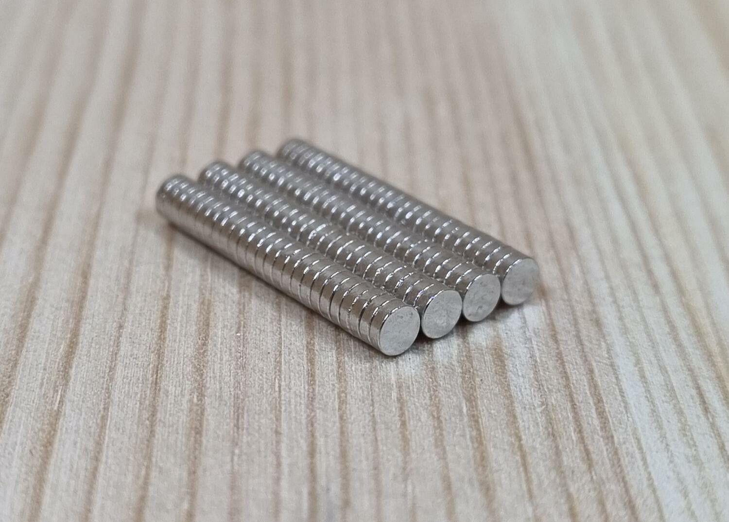 100 st Neodymium magneter (3x1 mm) runda magneter