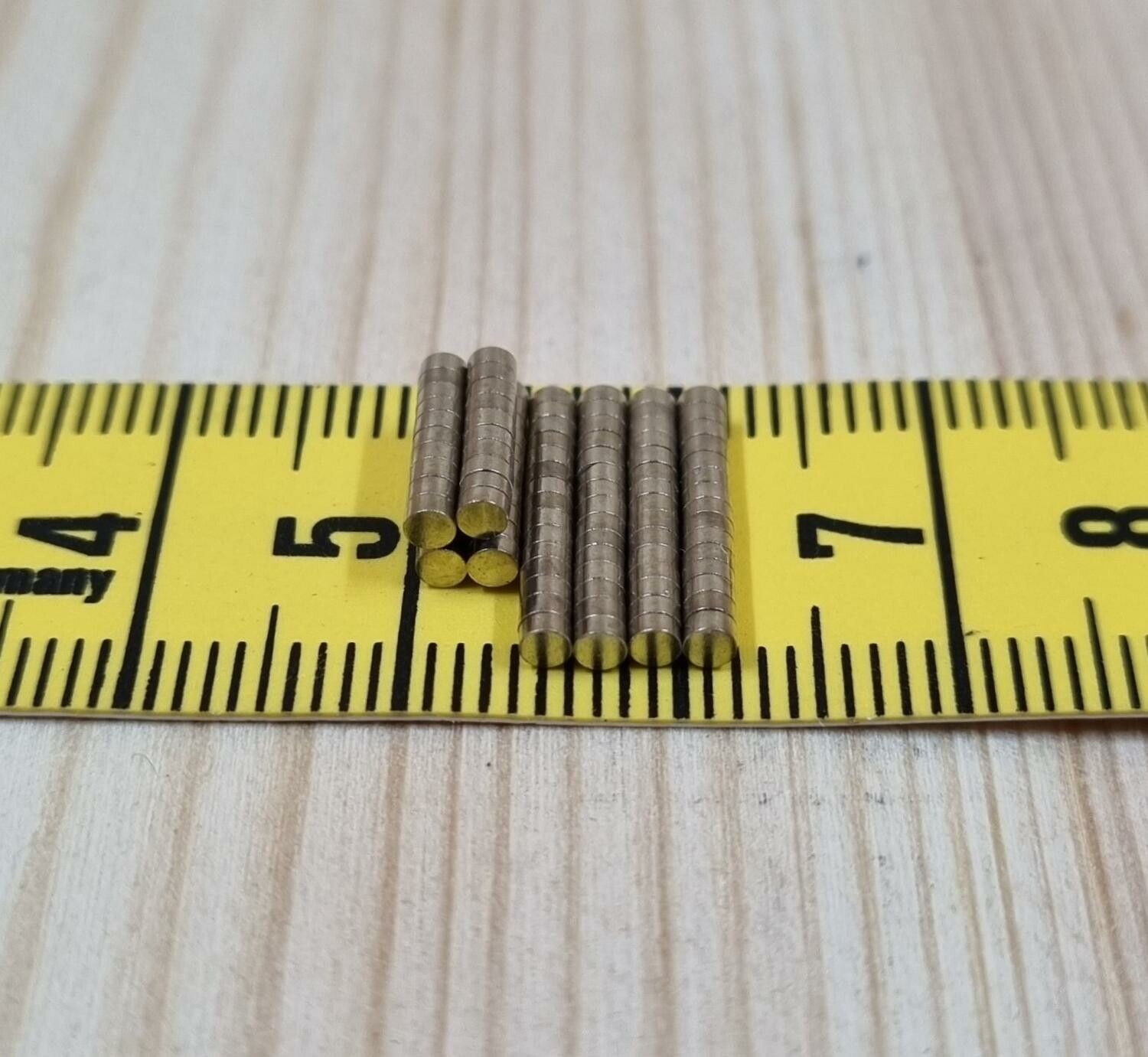 100 st Neodymium magneter (2x1 mm) runda magneter