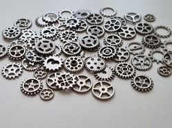 50 st kugghjul i steampunk, kuggar, gears minikugghjul (antiksilverfärgade)