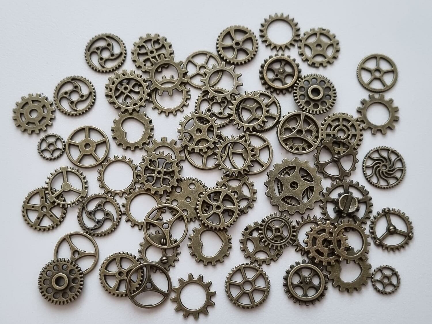 50 st kugghjul i steampunk, kuggar, gears minikugghjul (bronsfärgade)