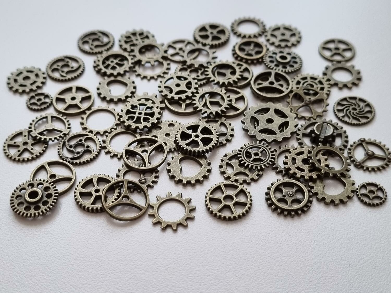 50 st kugghjul i steampunk, kuggar, gears minikugghjul (bronsfärgade)