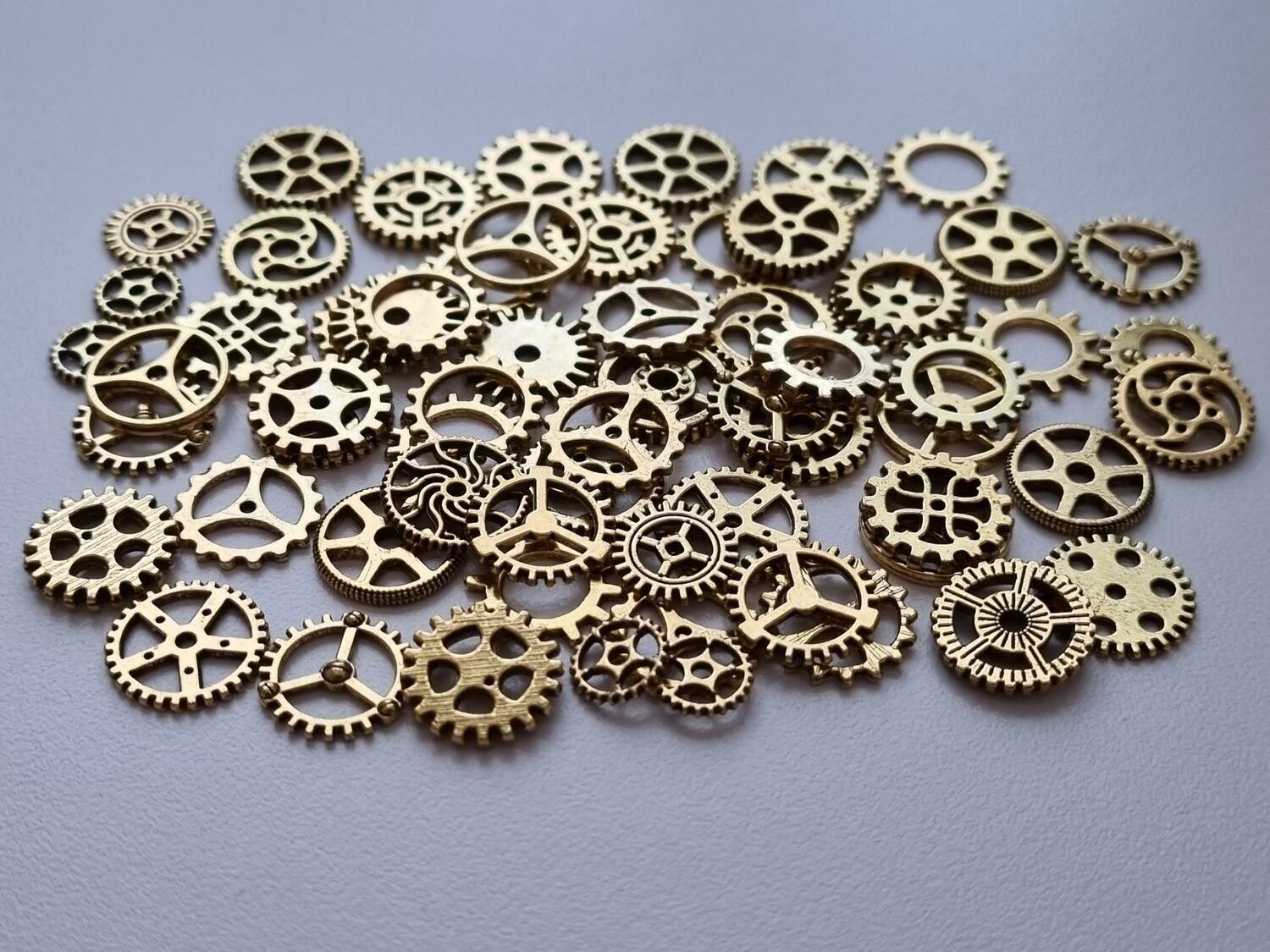 50 st kugghjul i steampunk, kuggar, gears minikugghjul (antikguldfärgade)