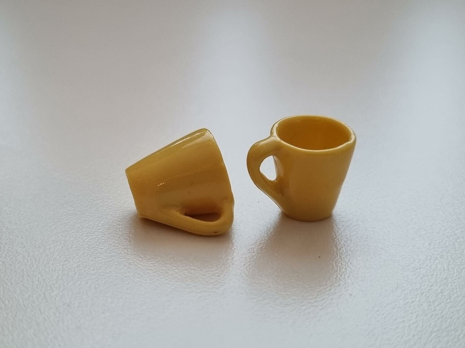 2 st Muggar Koppar - miniatyr till dockskåp dockhus (gula)
