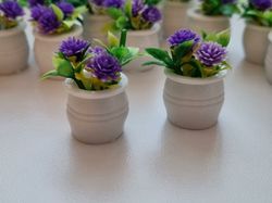 2 st lila blommor, växter i kruka - miniatyrer till dockskåp dockhus