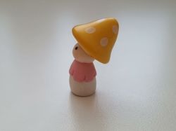 Miniatyr, figur, dockskåp - Dam med gul svamphatt